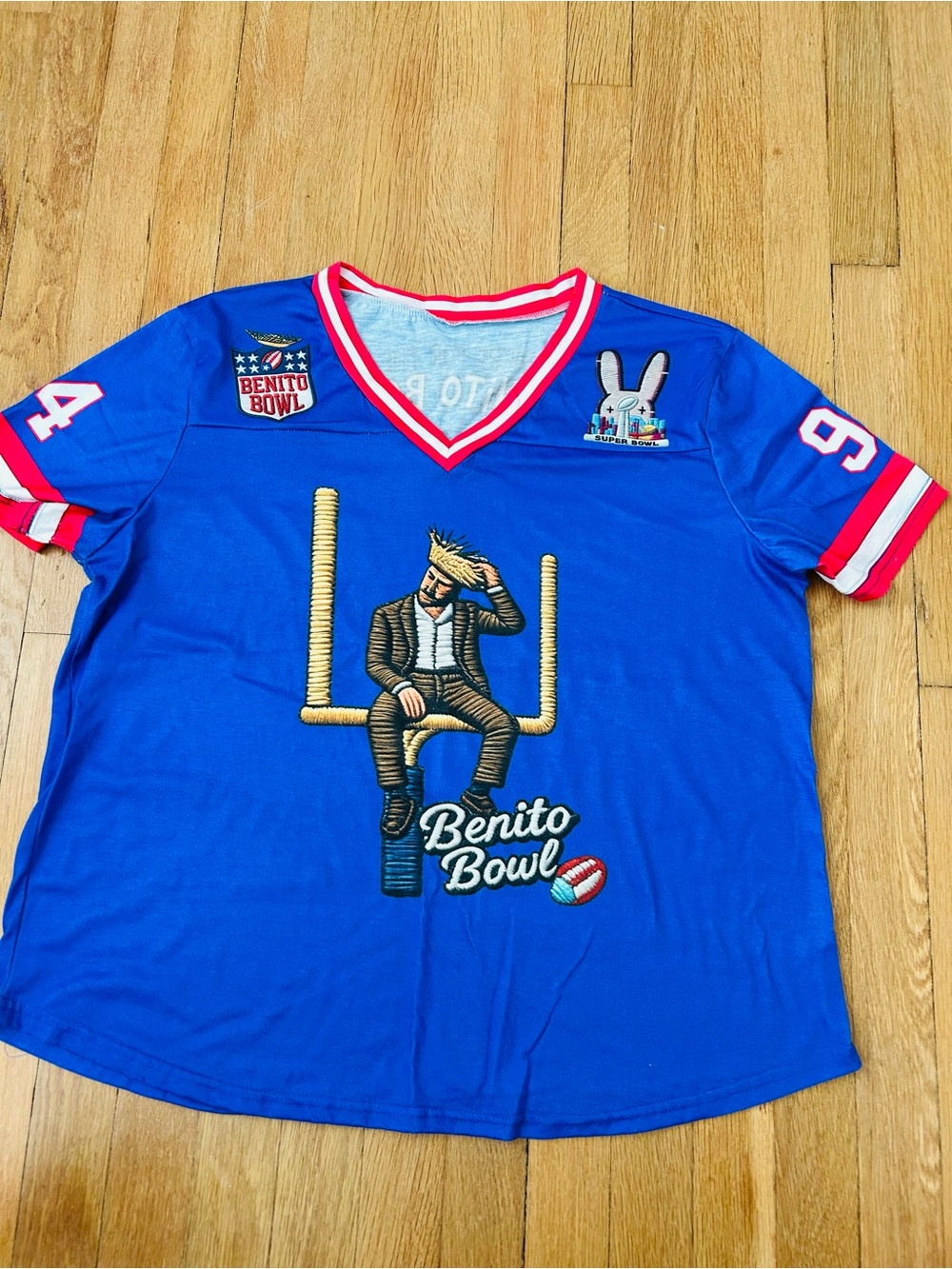 Benito Bowl Blue woman Short Sleeve Graphic Top ( is not embroidered)